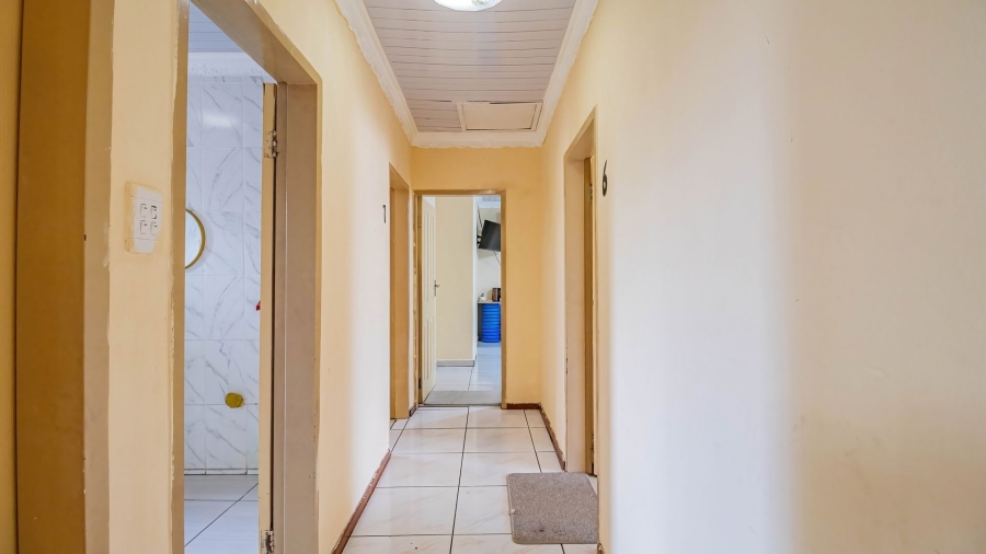 7 Bedroom Property for Sale in Mogwase Unit 4 North West